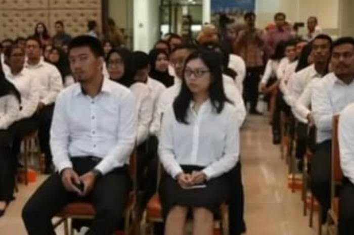 PPPK paruh waktu saat mendengarkan arahan terkait jam kerja