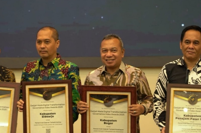 Pemkab Bogor meraih penghargaan Digital Transformation Governance Index Dari Universitas Gadjah Mada diterima oleh Kepala Dinas Komunikasi dan Informatika, Bambang Widodo Tawekal.&nbsp;