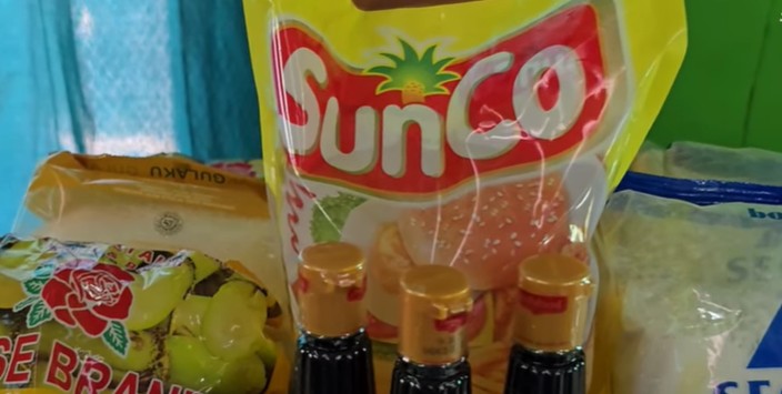 Bantuan minyak goreng 2 liter siap disalurkan kepada penerima manfaat bansos