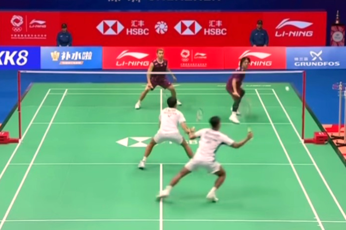 Fajar Alfian dan Muhammad Shohibul Fikri saat melawan&nbsp;Goh Sze Fei serta Nur Izzuddin.