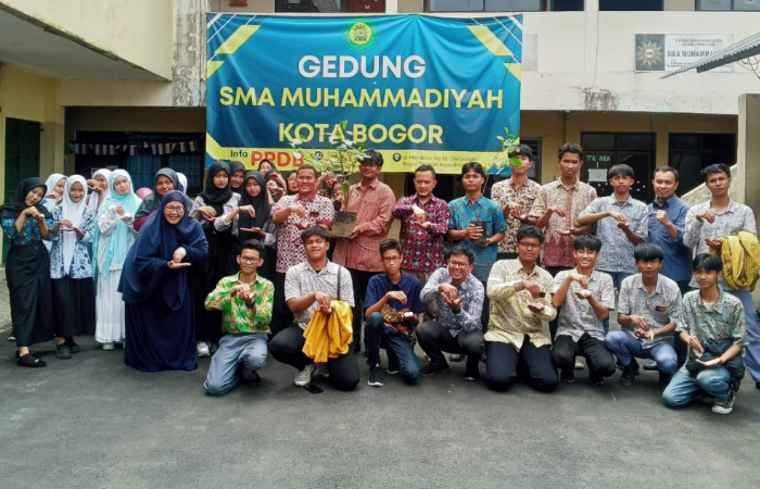 Pimpinan Daerah Pemuda Muhammadiyah (PDPM) Kota Bogor menggelar pelatihan &ldquo;Green Leadership Sekolah Hijau&rdquo;.