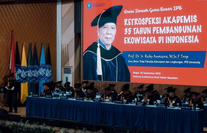 Pakar Ekowisata Prof. Ricky Avenzora, yang merupakan Guru Besar Tetap Manajemen Ekowisata Fakultas Kehutanan&nbsp;dan Lingkungan IPB University saat Orasi Ilmiah Guru Besar.&nbsp;
