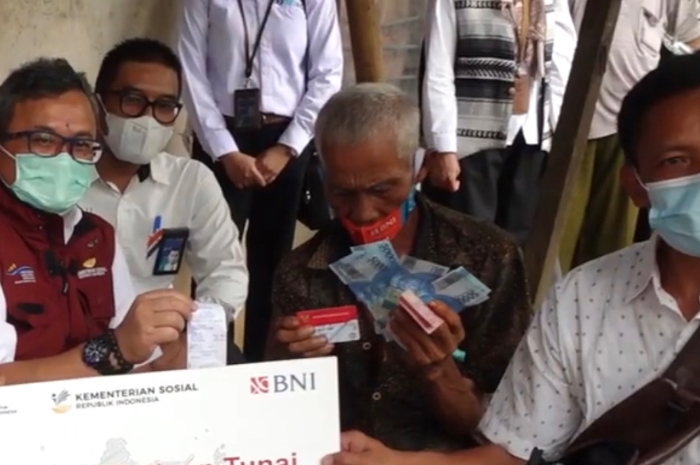 Salah satu penyaluran bansos PKH BPNT ke KPM melalui KKS dari bank himbara.