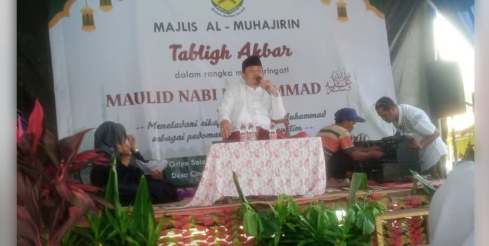 Ustad Hasan Kosasih saat memberikan ceramah di acara Maulid Nabi Muhammad SAW MT Al Muhajirin Desa Cinangka Ciampea Bogor