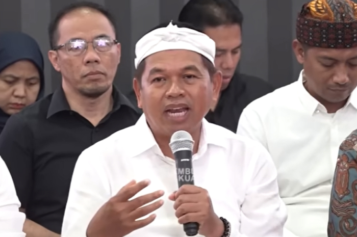 Gubernur Jawa Barat Dedi Mulyadi menyampaikan keterangan di hadapan para bupati dan wali kota di Provinsi Jabar dalam&nbsp;Rapat Koordinasi Percepatan Pembangunan Infrastruktur.&nbsp;