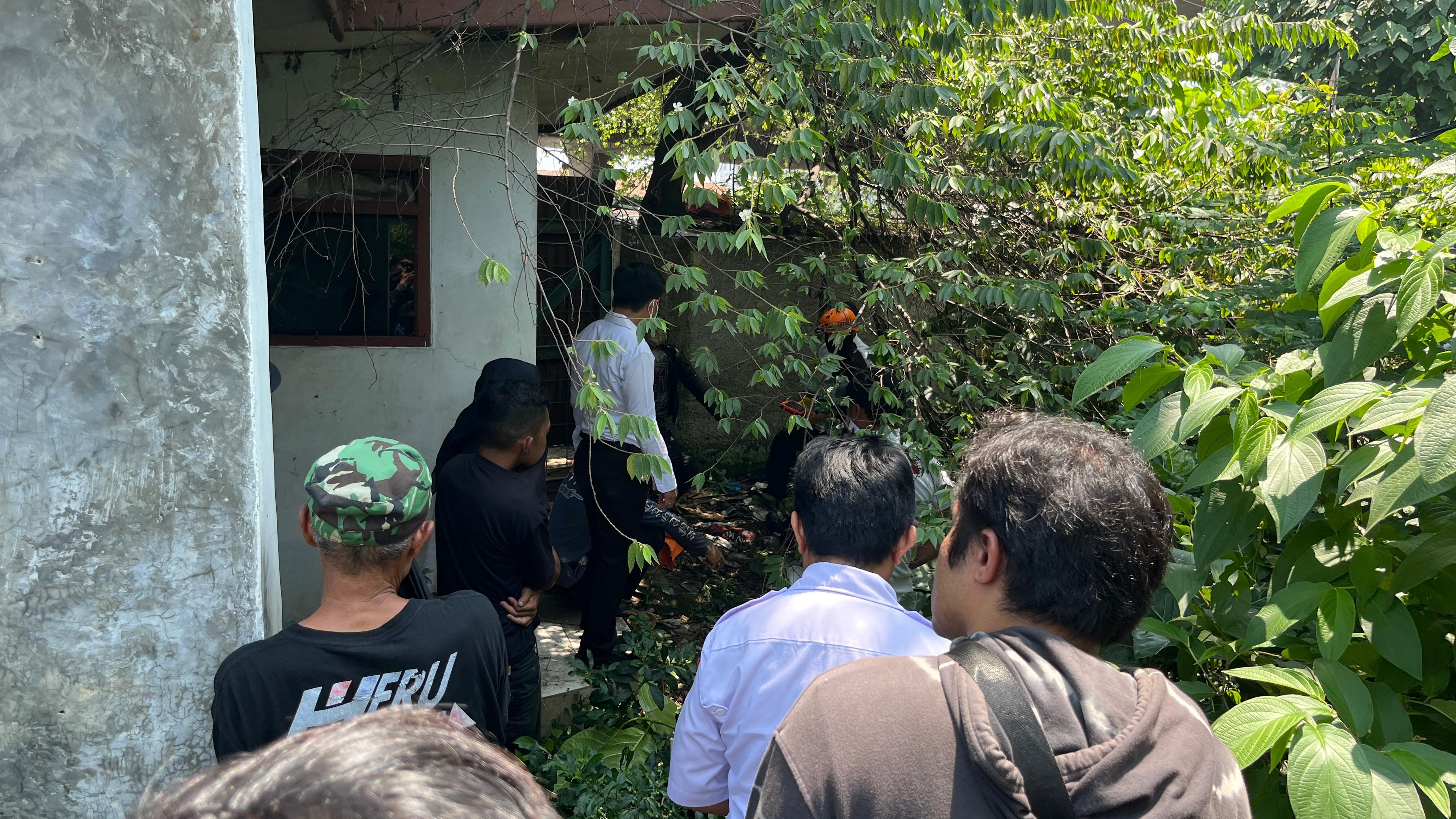 Polisi mendatangi lokasi penemuan mayat di Cibuluh, Kota Bogor.