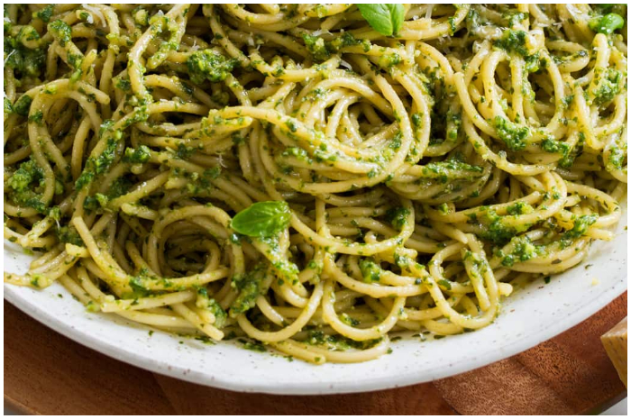 Ilustrasi resep Spaghetti Saus Pesto yang bisa dibuat sendiri di rumah.