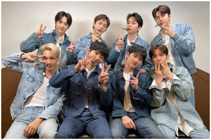 Para mamber EXO kembali dengan full tim 9 orang setelah semuanya selesai Wajib Militer.
