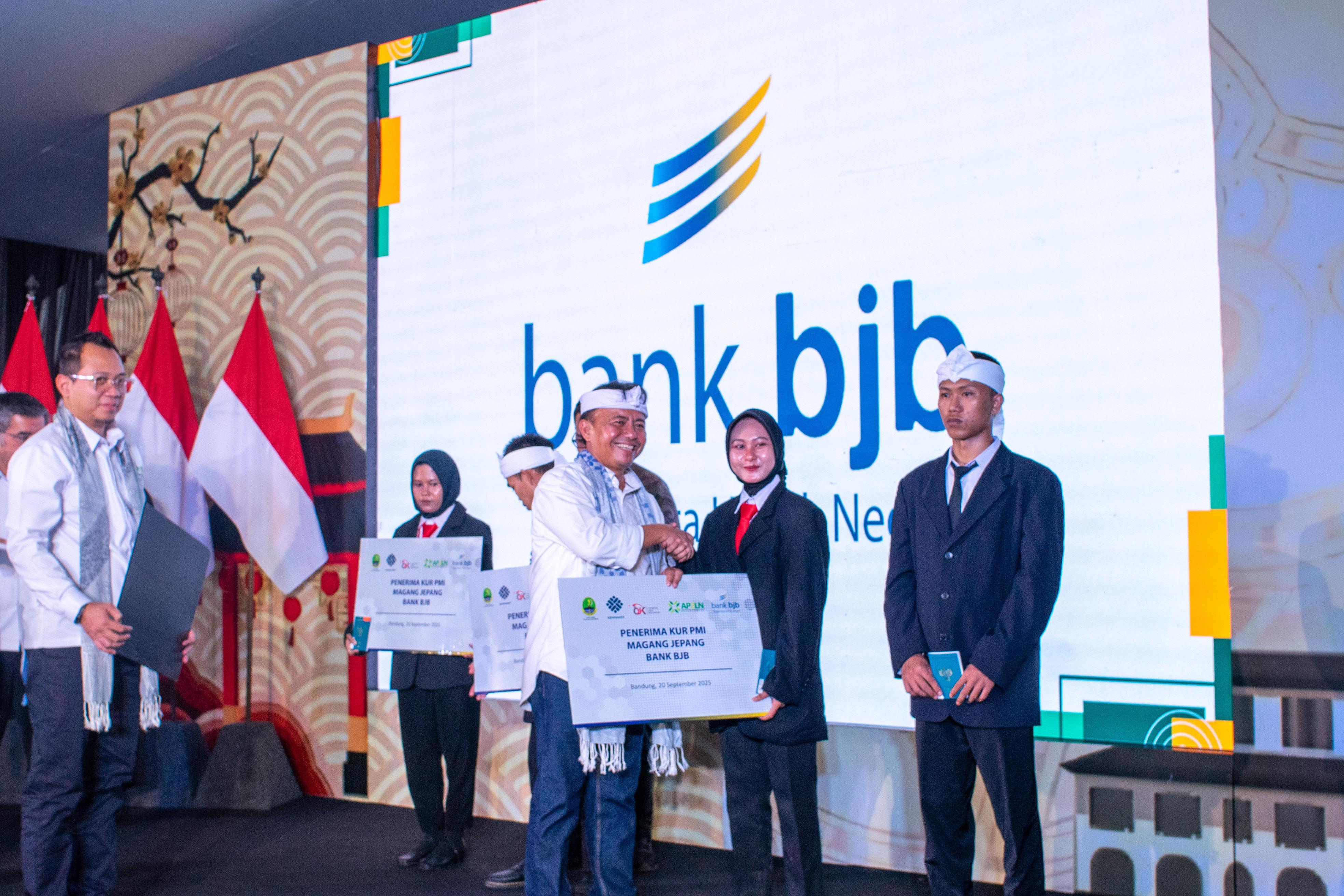 Bank bjb ikut partisipasi dalam acara Pelepasan 1.300 Peserta Magang Jepang oleh Menteri Ketenagakerjaan di BBPVP Bandung.