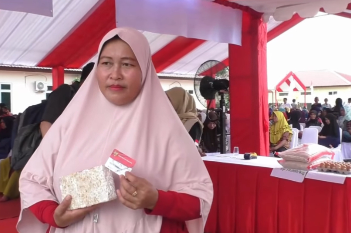 Ilustrasi KPM penerima bansos berupa bantuan pangan