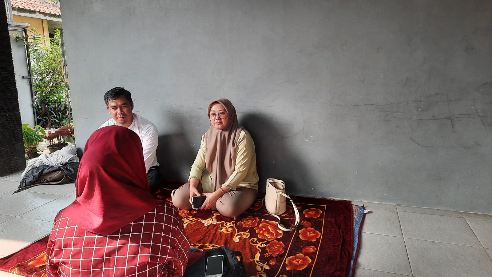 KPAD Kabupaten Bogor saat mendatangi rumah korban di Kecamatan Ciampea, Kabupaten Bogor.