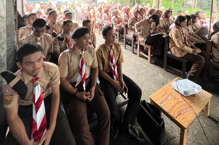 SMK Kehutanan Bakti Rimba dan Yayasan Inisiasi Alam Rehabilitasi Indonesia (YIARI) melakukan eco class.
