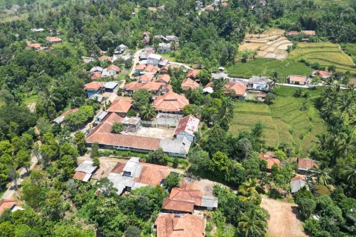 Pantauan Radar Bogor di Desa Sukawangi yang diklaim sebagai kawasan hutan.