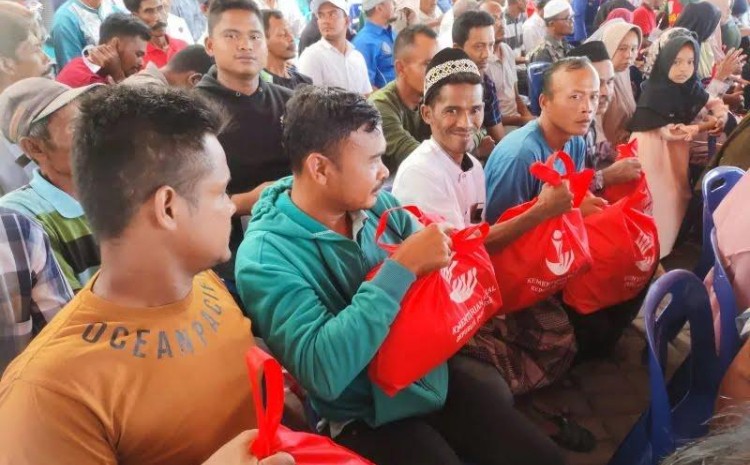 KPM penerima bansos PKH, beras dan minyak goreng.