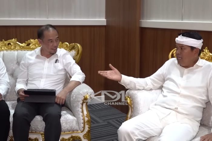 Gubernur Jawa Barat Dedi Mulyadi saat membahas dana transfer pusat Jabar turun bersama jajarannya.&nbsp;