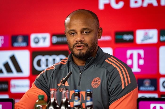 Pelatih Bayern Munich Vincent Kompany marah dengan keputusan wasit dalam pertandingan menghadapi PSG. 