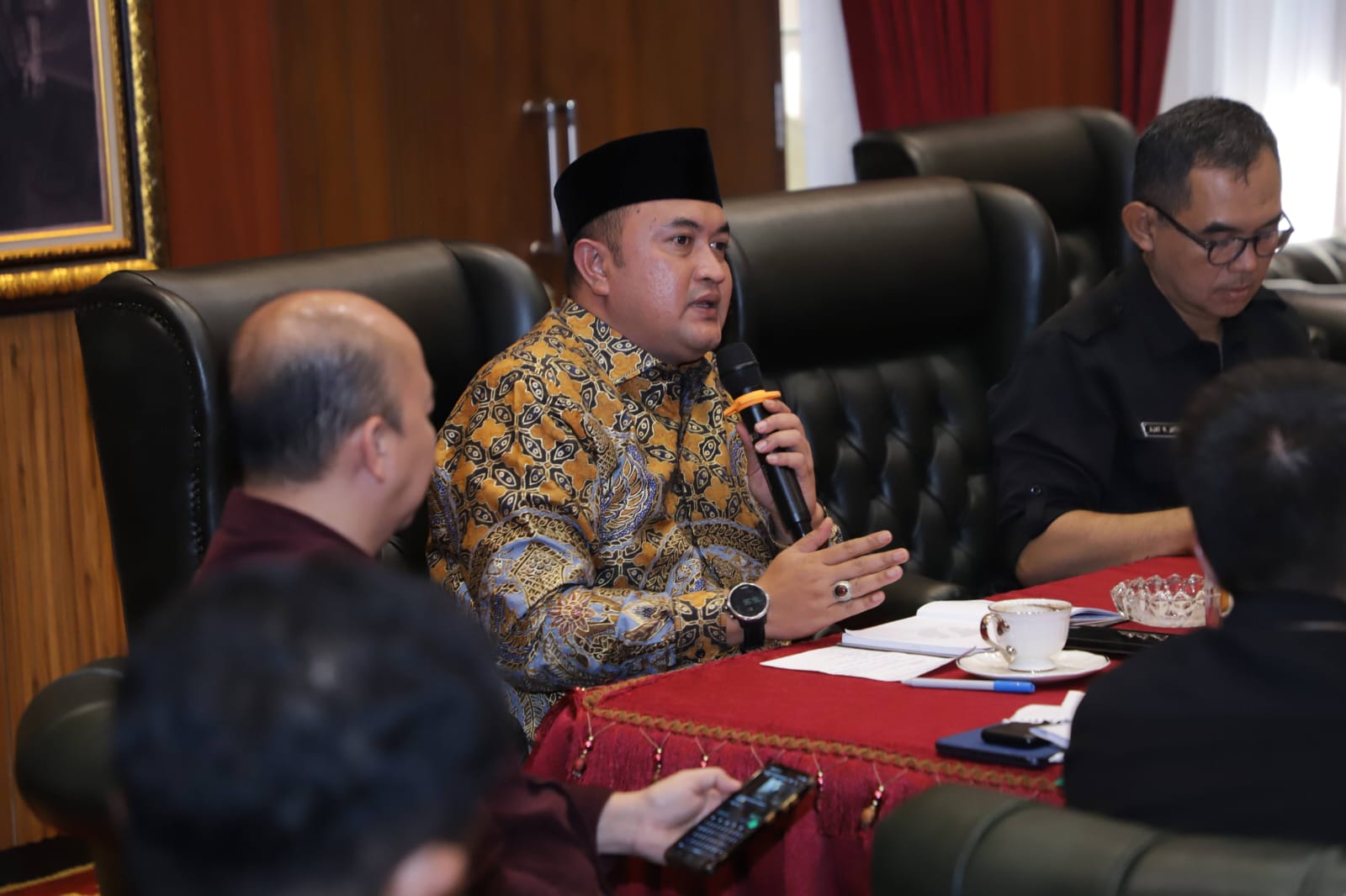 Bupati Bogor, Rudy Susmanto saat menjelaskan soal program Rumah Tidak Layak Huni.