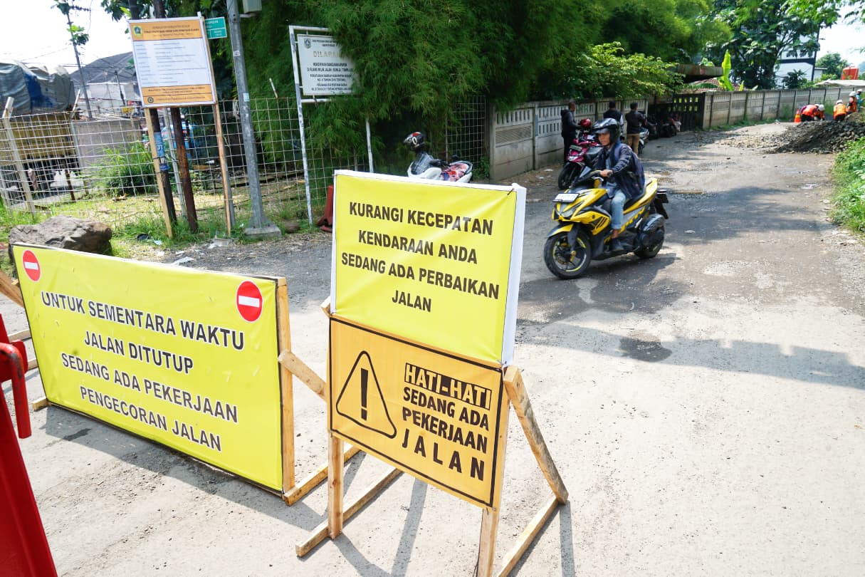 Jalan Lingkar IPB Dramaga, yang rusak parah mulai dilakukan perbaikan oleh Dinas PUPR Kabupaten Bogor.