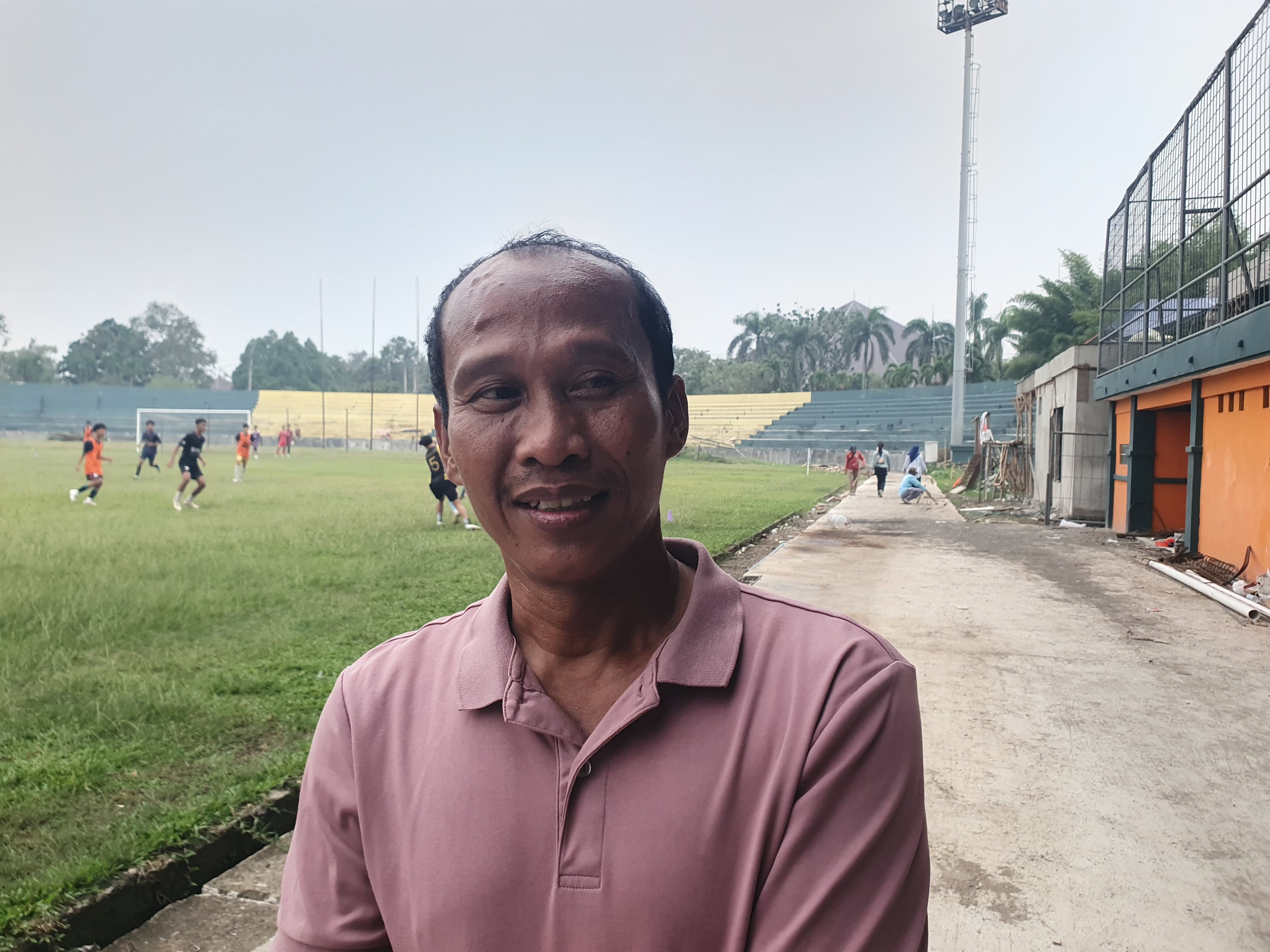 Legenda Persikabo sekaligus Kepala UPT Stadion Pakansari, Sairan saat dimintai keterangan.