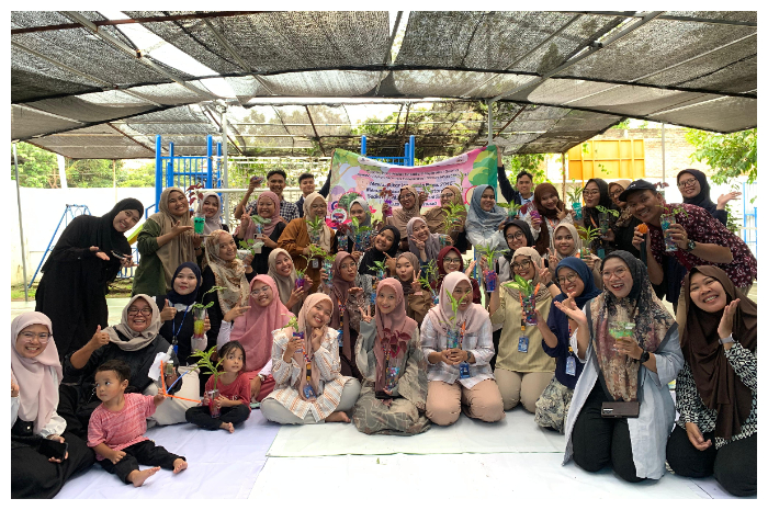 Sekolah Vokasi IPB University melaksanakan Program Pengabdian kepada Masyarakat (PKM).