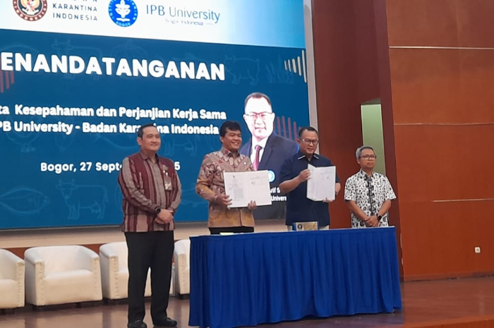 Barantin bersama IPB University menandatangani Nota Kesepahaman (MoU) dan Perjanjian Kerja Sama mengenai riset, dan teknologi di bidang perkarantinaan.