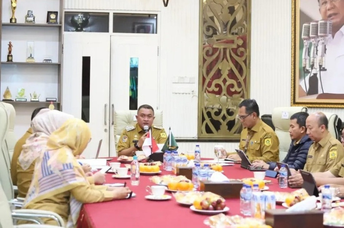 Bupati Bogor Rudy Susmanto mengikuti rapat koordinasi virtual bersama Menteri Kesehatan bahas MBG dan TBC.