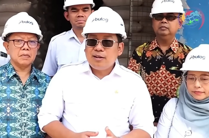 Pemerintah melaporkan terkait penambahan bansos beras dan minyak goreng yang akan disalurkan.