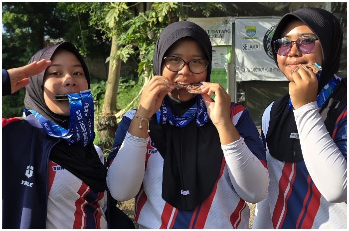 Atlet panahan Kota Bogor meraih medali di Popda Jawa Barat 2025.