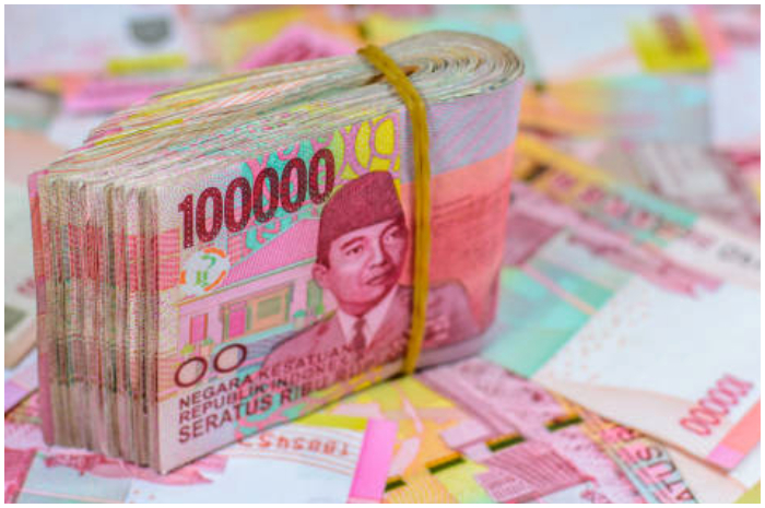 Illustrasi penyaluran bansos uang tunai.