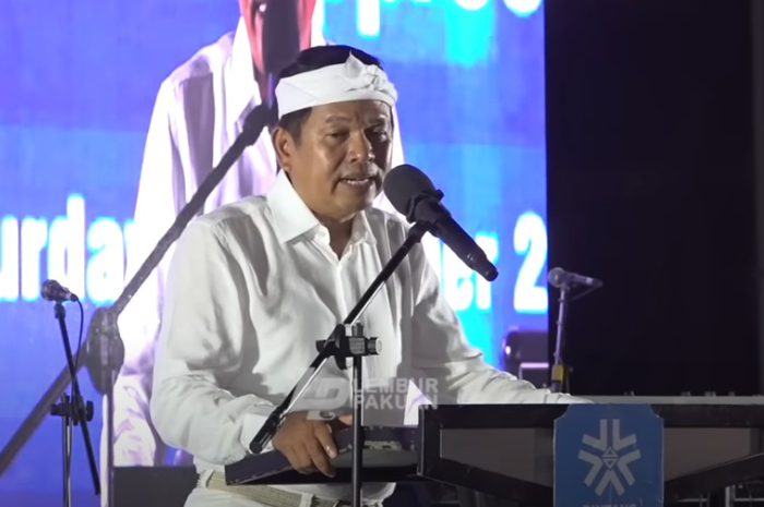 Gubernur Jawa Barat, Dedi Mulyadi meminta masyarakat mengubah pola pikir.