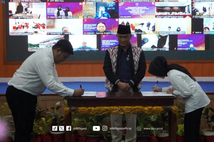 Kepala BKN Prof. Zudan dan 115 PPPK BKN formasi 2024 menandatangani perjanjian kerja sebagai tindak lanjut pengangkatan.