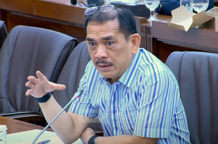 Anggota Komisi VI DPR RI, Asep Wahyuwijaya saat rapat bersama Dirut PT Andam, PT IAA dan PT Vale Indonesia.