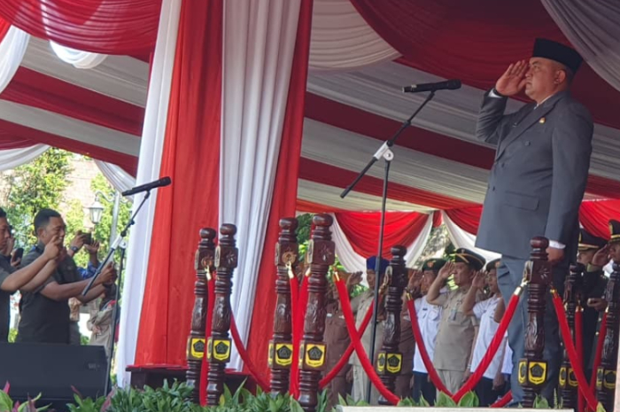 Bupati Bogor Rudy Susmanto saat menjadi inspektur upacara peringatan Hari Kesaktian Pancasila 1 Oktober 2025 di Lapangan Tegar Beriman, Cibinong, Kabupaten Bogor.