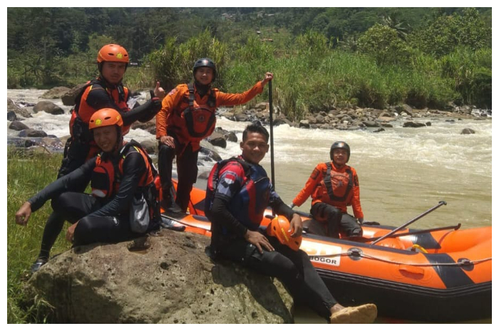 Sudah 4 hari Tim SAR melakukan pencarian pemuda hanyut di Sungai Cikaniki, Desa Cisarua, Kecamatan Nanggung, Kabupaten Bogor, belum juga ditemukan.