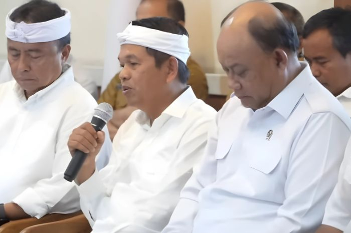 Gubernur Jawa Barat Dedi Mulyadi bersama Kepala BGN
