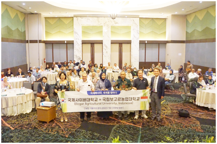 Suasana seminar internasional yang digelar Faperta IPB University di IICC Botani Square.