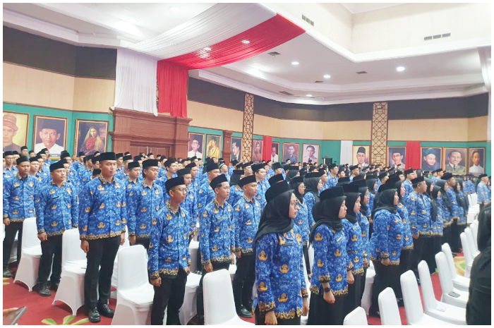 Sebanyak 247 PPPK saat mengikuti proses pelantikan di Gedung Tegar Beriman, Kabupaten Bogor Kamis 2 Oktober 2025.