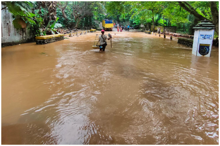 Banjir di Jalan Bandung Cinere Kota Depok beberapa waktu lalu