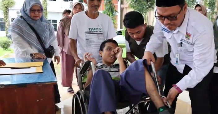 Ilustrasi penerima manfaat pemegang KKS baru yang mendapat pencairan