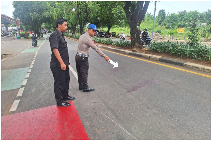 Lokasi kecelakaan di Jalan Juanda Kota Depok. Korbannya pengendara motor yang diduga alami microsleep.