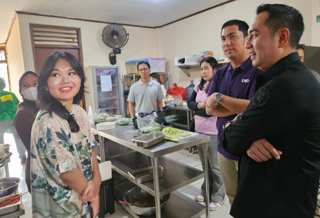 YIPB kerja sama dengan Grab-OVO melakukan inspeksi berkala untuk menjamin standar keamanan program Makan Bergizi Gratis (MBG) di Banten.
