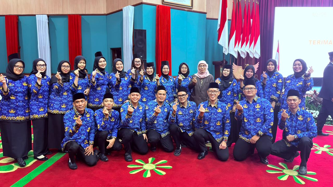 Pegawai RSUD R. Moh. Noh Nur Leuwiliang, Kabupaten Bogor, yang beru saja menerima SK dari Bupati Bogor.