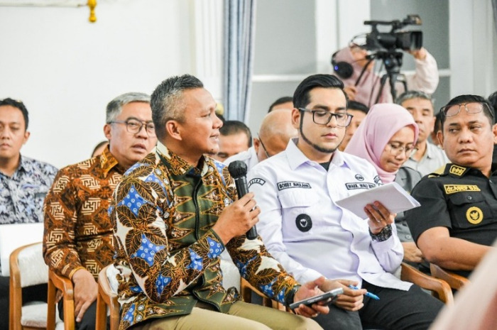 Wakil Wali Kota Bogor&nbsp;saat menghadiri Rapat Koordinasi Penanganan Infrastruktur di Provinsi Jawa Barat.