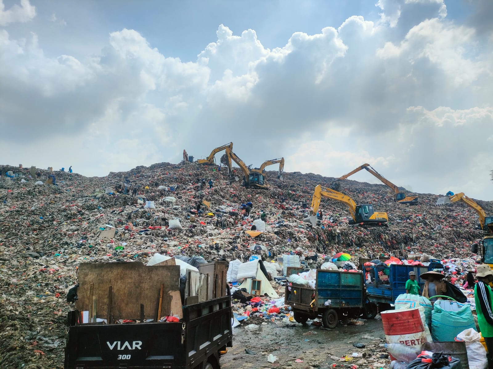 Suasana di kawasan TPU Cipayung Kota Depok.
