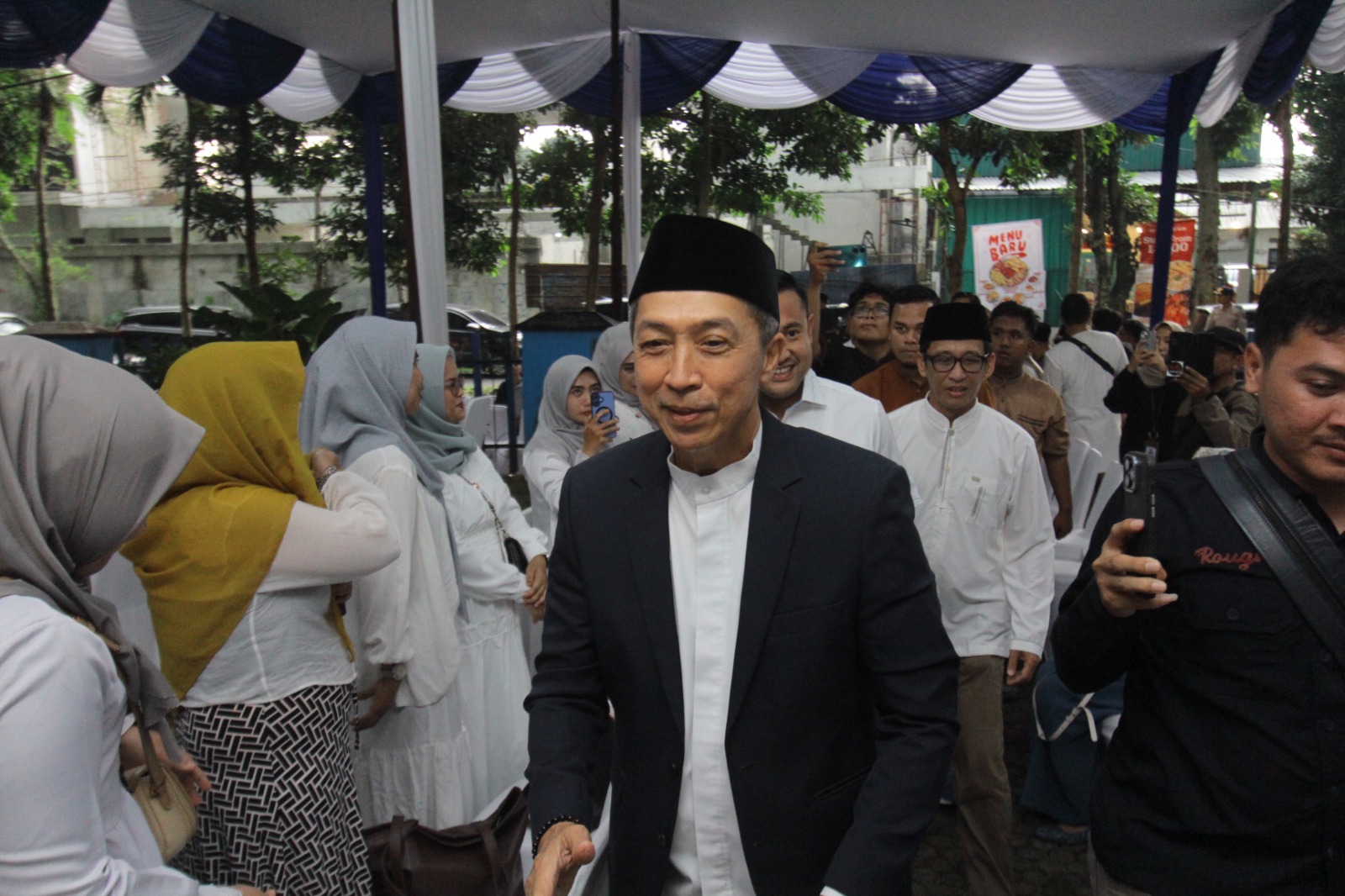 Wali Kota Bogor Dedie Rachim saat menghadiri kegiatan di PWI Kota Bogor. Ia menyampaikan informasi soal dana transfer daerah yang dipangkas.