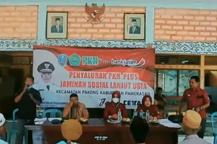 Ilustrasi pengambilan dana bansos di kelurahan desa
