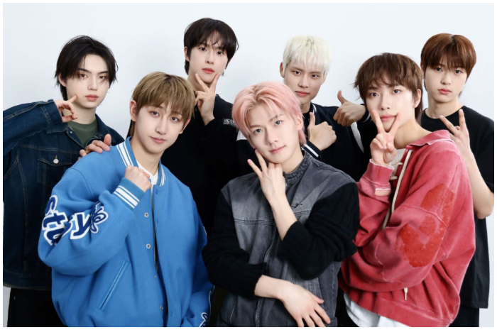 Anggota New Beat, Park Min-seok, Hong Min-seong, Jeon Yeo-yeo-jeong, Choi Seo-hyun, Kim Tae-yang, Jo Yoon-hoo, dan Kim Li-woo.