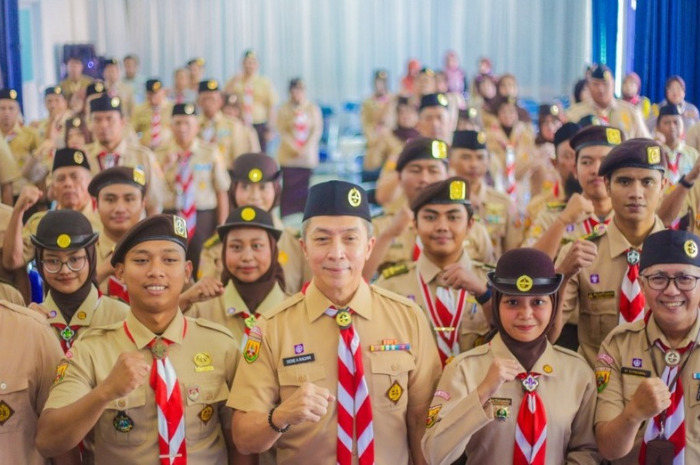 Wali Kota Bogor Dedie Rachim berfoto bersama anggota gerakan Pramuka Kota Bogor.