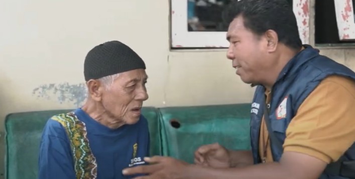 Penerima manfaat bansos Rp500 ribu yang merupakan lansia berusia di atas 70 tahun