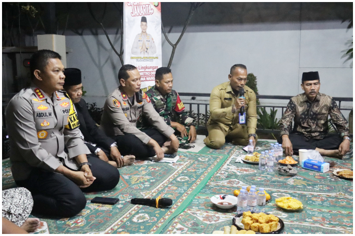 Kapolres Metro Depok Kombes pol Abdul Waras saat menyampaikan imbauan Kamtibmas. Salah satunya pengawasan komunitas daring yang jadi media aksi kriminal.